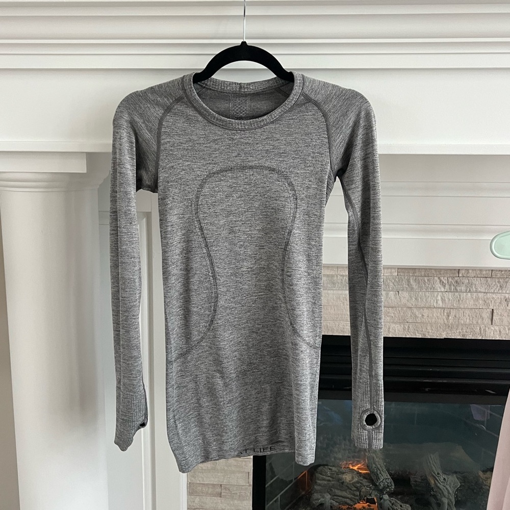 Lululemon top- Swiftly tech long sleeve crew sparkle size 4